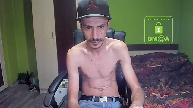 Snapshot of BigCumShoot chatting on 10-15-25, 06:02 BigCumShoot online show from 10-15-25, 06:02