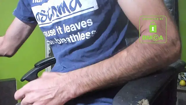 Snapshot of BigCumShoot chatting on 11-06-25, 05:52 BigCumShoot online show from 11-06-25, 05:52