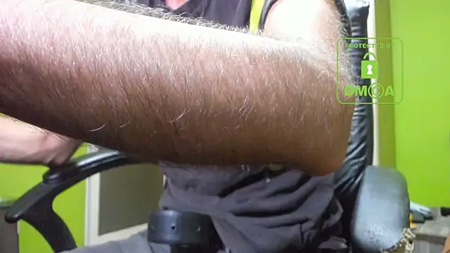 Snapshot of BigCumShoot chatting on 11-15-25, 06:33 BigCumShoot online show from 11-15-25, 06:33