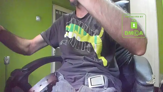 Snapshot of BigCumShoot chatting on 11-16-25, 06:52 BigCumShoot online show from 11-16-25, 06:52