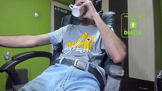 Snapshot of BigCumShoot chatting on 11-19-25, 05:29 BigCumShoot online show from 11-19-25, 05:29