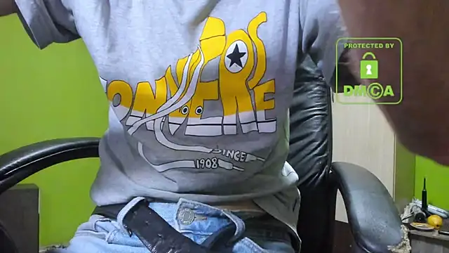 Snapshot of BigCumShoot chatting on 11-20-25, 05:07 BigCumShoot online show from 11-20-25, 05:07