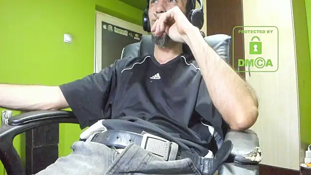 Snapshot of BigCumShoot chatting on 12-16-25, 05:34 BigCumShoot online show from 12-16-25, 05:34