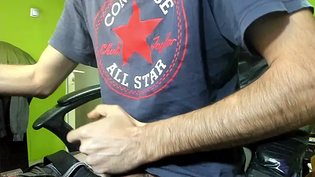 Snapshot of BigCumShoot chatting on 02-26-26, 06:23 BigCumShoot online show from 02-26-26, 06:23