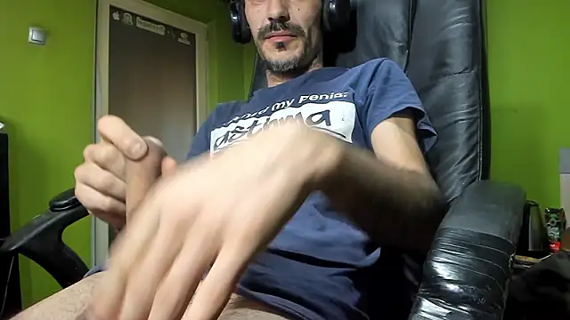 Snapshot of BigCumShoot chatting on 03-11-26, 05:35 BigCumShoot online show from 03-11-26, 05:35