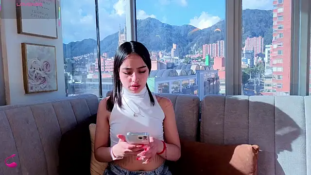 Daphne chers online show from 12-13-25, 08:47