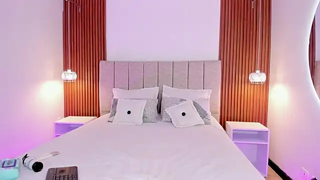 khloe-sweet online show from 11-19-25, 01:11