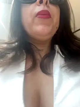 Snapshot of laarti chatting on 09-10-25, 01:00 laarti online show from 09-10-25, 01:00