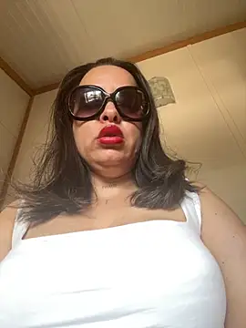 Snapshot of laarti chatting on 09-11-25, 10:15 laarti online show from 09-11-25, 10:15