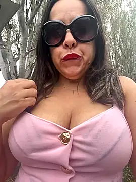 Snapshot of laarti chatting on 09-16-25, 09:43 laarti online show from 09-16-25, 09:43