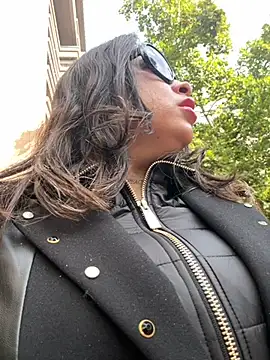 laarti online show from 10-22-25, 09:53