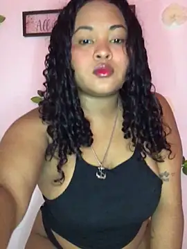 Snapshot of Marce_777 chatting on 02-06-25, 05:35 Marce 777 online show from 02-06-25, 05:35