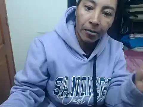 Snapshot of Siblleyx chatting on 01-08-25, 12:06 Siblleyx online show from 01-08-25, 12:06