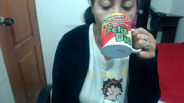 Snapshot of Siblleyx chatting on 02-19-25, 06:43 Siblleyx online show from 02-19-25, 06:43
