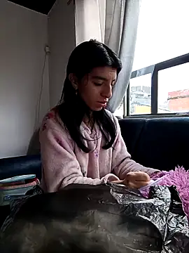 Snapshot of Ariell_Kieran chatting on 03-21-25, 07:46 Ariell Kieran online show from 03-21-25, 07:46