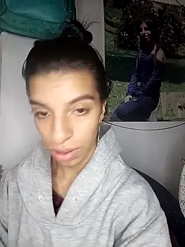 Snapshot of Ariell_Kieran chatting on 10-17-25, 04:04 Ariell Kieran online show from 10-17-25, 04:04