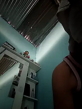 Snapshot of Ariell_Kieran chatting on 10-22-25, 05:56 Ariell Kieran online show from 10-22-25, 05:56