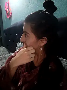 Snapshot of Ariell_Kieran chatting on 11-06-25, 02:34 Ariell Kieran online show from 11-06-25, 02:34