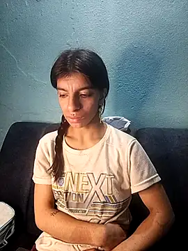 Snapshot of Ariell_Kieran chatting on 11-20-25, 02:45 Ariell Kieran online show from 11-20-25, 02:45