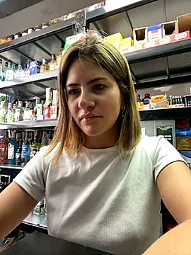 Snapshot of Andrea18_blonde chatting on 12-01-25, 01:49 Andrea18 blonde online show from 12-01-25, 01:49