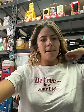 Snapshot of Andrea18_blonde chatting on 01-19-26, 02:21 Andrea18 blonde online show from 01-19-26, 02:21