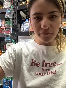 Snapshot of Andrea18_blonde chatting on 02-03-26, 02:55 Andrea18 blonde online show from 02-03-26, 02:55