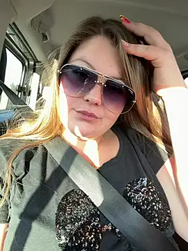 Snapshot of Lars-Lola chatting on 03-05-26, 03:30 Lars-Lola online show from 03-05-26, 03:30