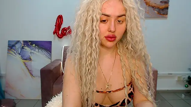 Snapshot of MissisCaty chatting on 02-09-25, 02:17 MissisCaty online show from 02-09-25, 02:17