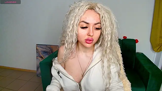 Snapshot of MissisCaty chatting on 02-11-25, 07:48 MissisCaty online show from 02-11-25, 07:48