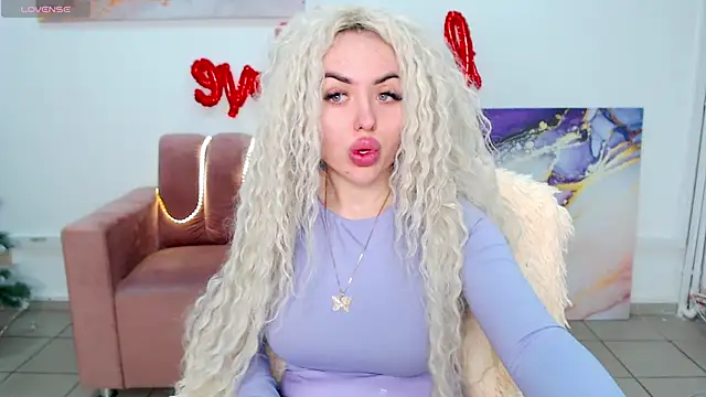 Snapshot of MissisCaty chatting on 02-20-25, 07:41 MissisCaty online show from 02-20-25, 07:41