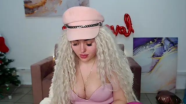 Snapshot of MissisCaty chatting on 02-22-25, 10:42 MissisCaty online show from 02-22-25, 10:42