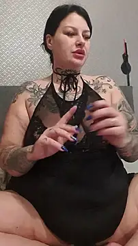 Snapshot of CannabisQueenn chatting on 10-21-25, 07:20 CannabisQueenn online show from 10-21-25, 07:20