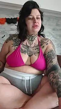 Snapshot of CannabisQueenn chatting on 10-30-25, 07:43 CannabisQueenn online show from 10-30-25, 07:43