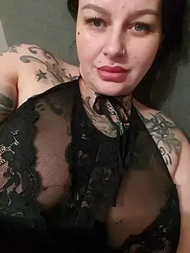 Snapshot of CannabisQueenn chatting on 11-28-25, 07:49 CannabisQueenn online show from 11-28-25, 07:49