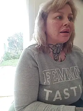 Snapshot of CannabisQueenn chatting on 03-11-26, 09:15 CannabisQueenn online show from 03-11-26, 09:15