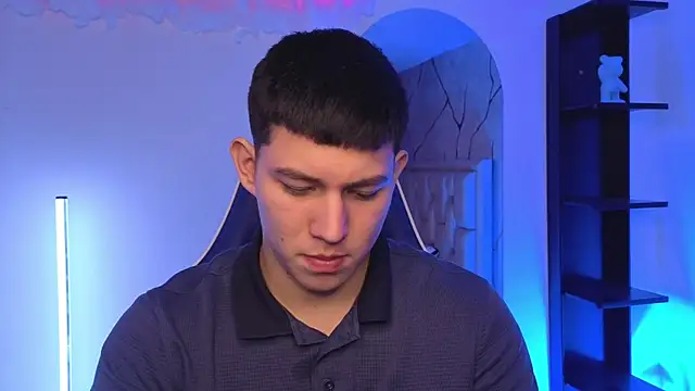 JamesCr  online show from 06-09-26, 12:28