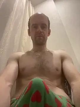 LynnAhNight online show from 10-10-25, 03:27