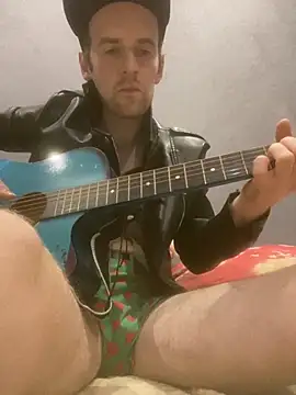 LynnAhNight online show from 10-16-25, 05:14