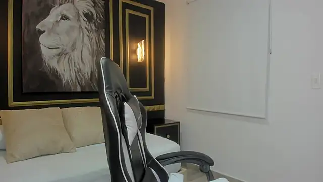 tiffanny doll  online show from 03-12-26, 12:00