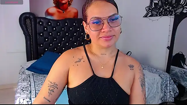 Snapshot of Taliana36 chatting on 10-22-25, 12:27 Taliana36 online show from 10-22-25, 12:27