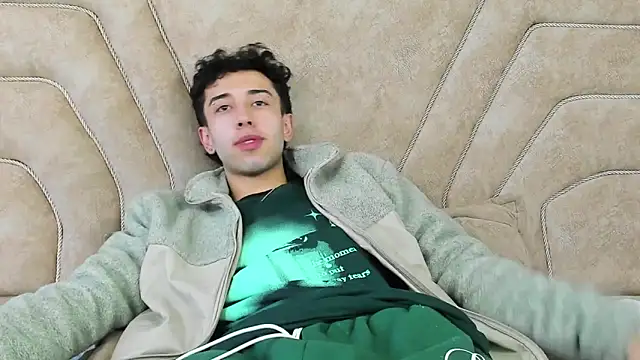 Snapshot of erickblaze_wm chatting on 02-12-25, 12:33 erickblaze wm online show from 02-12-25, 12:33