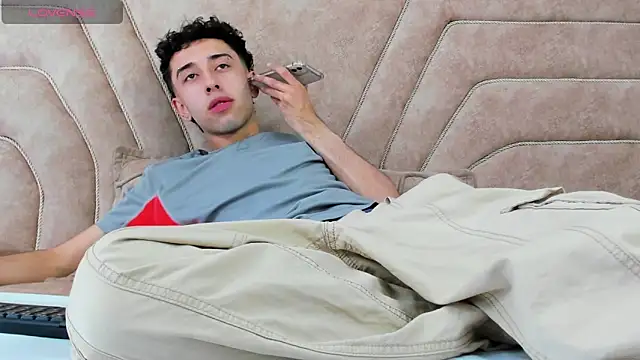 Snapshot of erickblaze_wm chatting on 02-19-25, 02:01 erickblaze wm online show from 02-19-25, 02:01