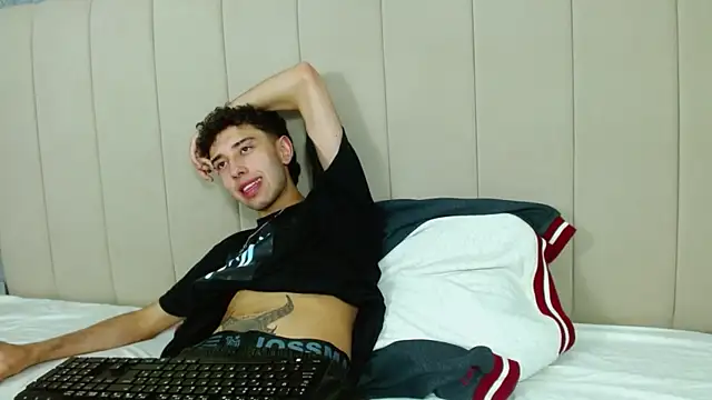 Snapshot of erickblaze_wm chatting on 02-27-25, 04:09 erickblaze wm online show from 02-27-25, 04:09