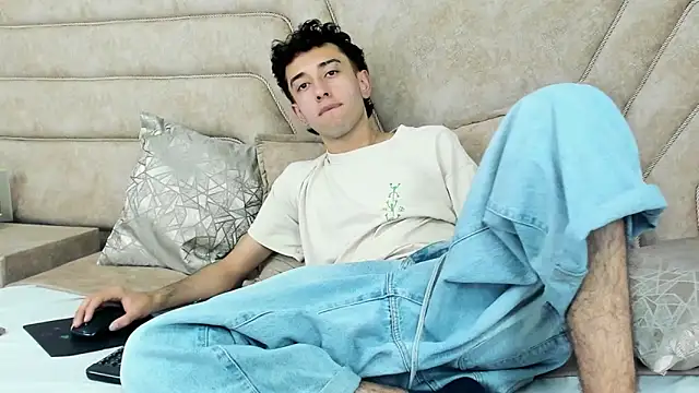 Snapshot of erickblaze_wm chatting on 03-03-25, 04:35 erickblaze wm online show from 03-03-25, 04:35