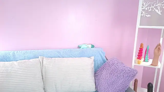 Snapshot of Hiyakasudere chatting on 10-27-25, 06:12 Hiyakasudere online show from 10-27-25, 06:12