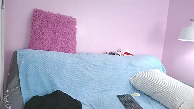 Snapshot of Hiyakasudere chatting on 12-20-25, 12:29 Hiyakasudere online show from 12-20-25, 12:29