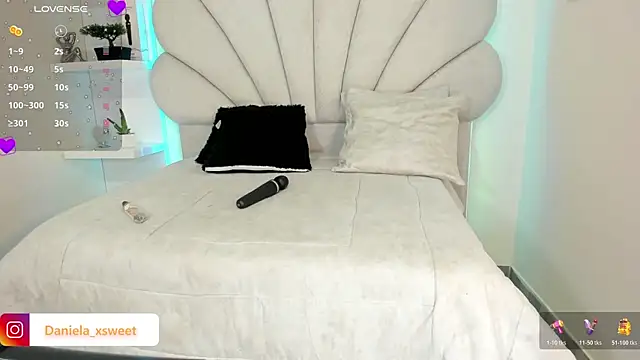 Danielaangelina online show from 10-17-25, 07:44