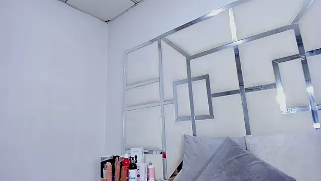 ZoeWan69 online show from 10-03-25, 11:29