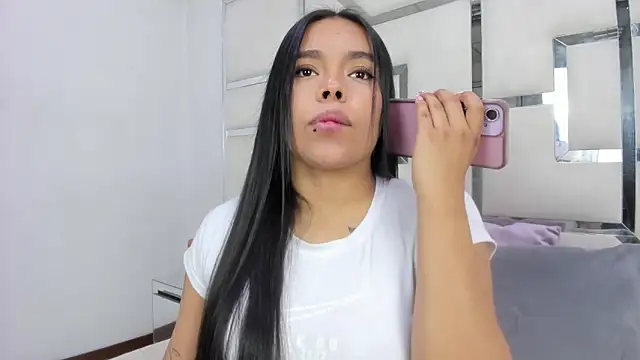 ZoeWan69 online show from 04-22-26, 01:45