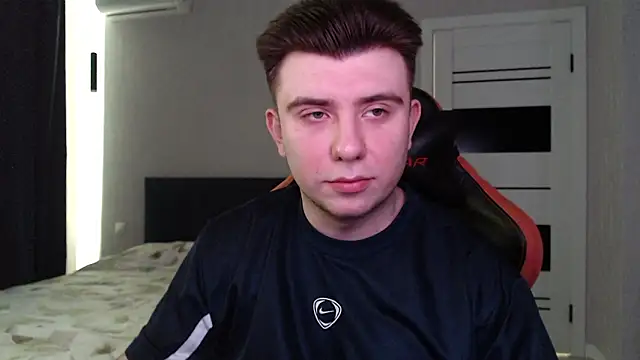 Snapshot of honey_furry chatting on 03-12-26, 06:19 honey furry online show from 03-12-26, 06:19